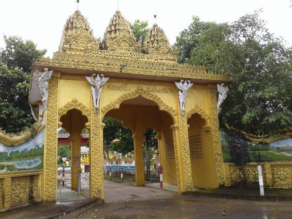 Cổng Tam quan chùa Ba Cụm, huyện Trà Cú, tỉnh Trà Vinh